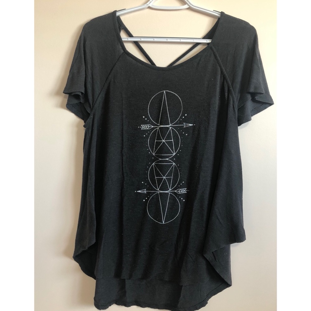 ✨ FREE ADD ON Arrow Design American Eagle shirt